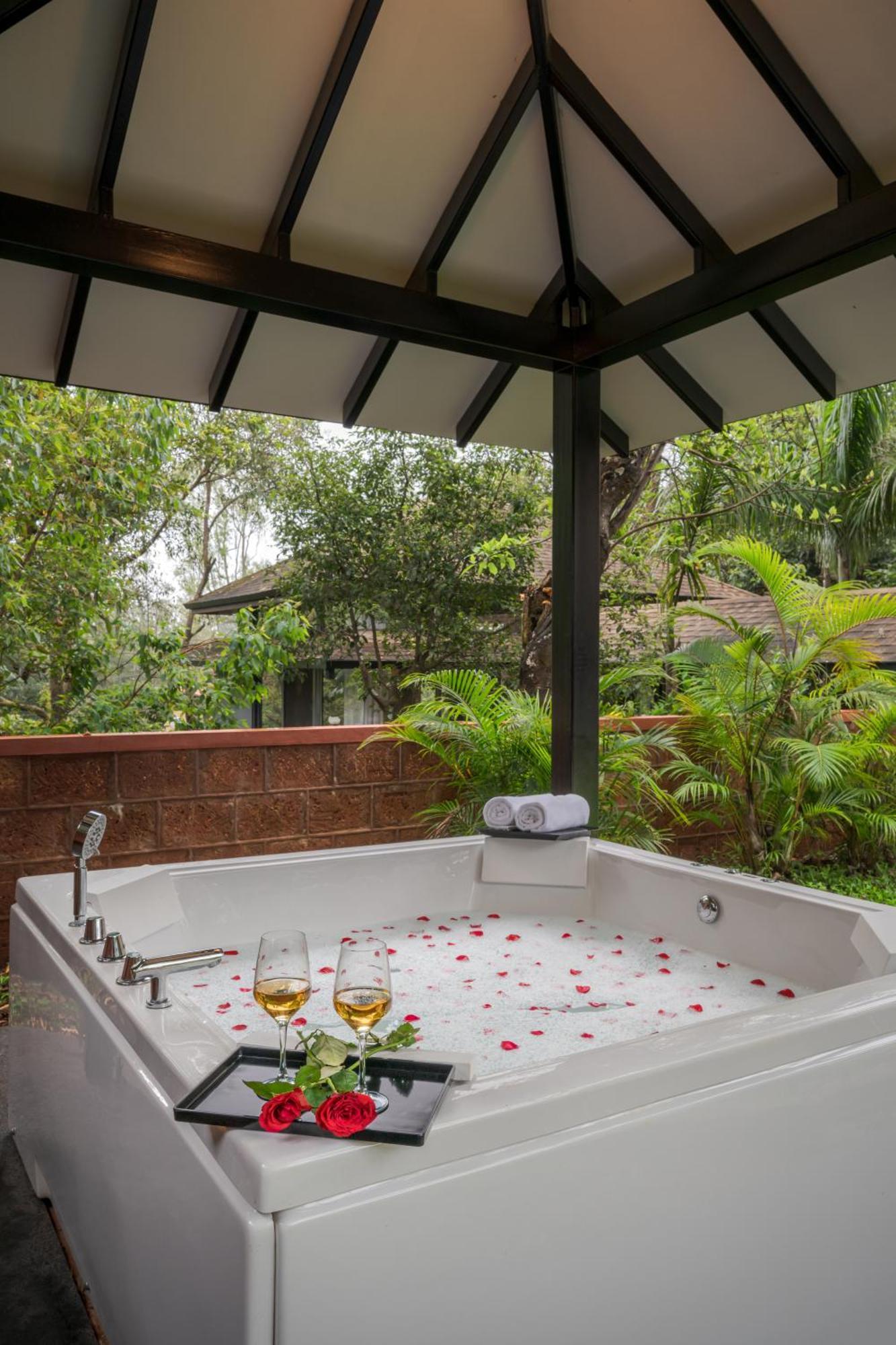 Saffronstays The Glasshouse, Panchgani - Beautiful Glass Villa For Couples Exterior foto